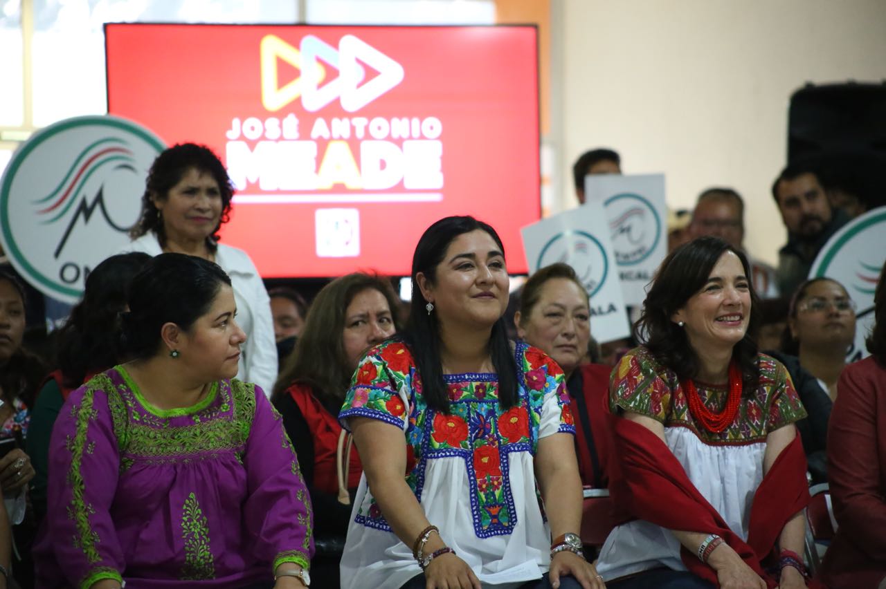 Juana Cuevas se reúne con mujeres de Tlaxcala